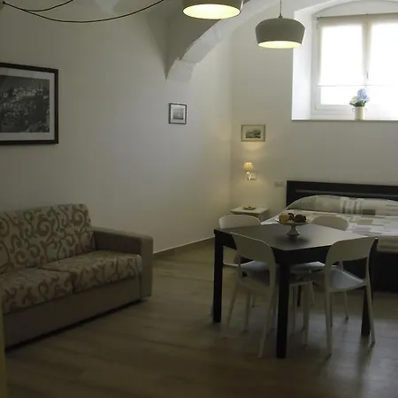 Calderoni 24 Bed and Breakfast Γκραβίνα